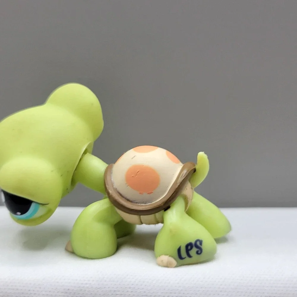 Littlest Pet Shop #984 Green Turtle Tortoise Tan Shell Orange Spot Hasbro Figure